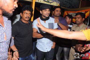 Yevadu Premiere Show